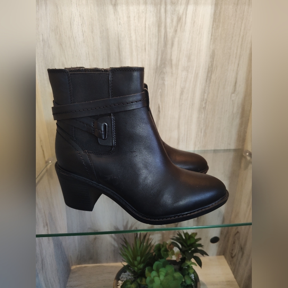 Clarks Women's Scene Star Mid Calf Boots SZ 8 used like new